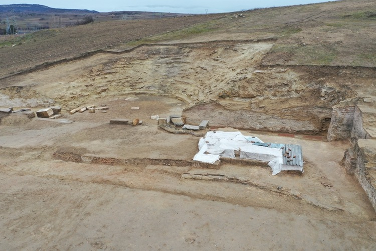 Pompeiopolis Antik Kenti nde tiyatro ve odeonda yürütülen kazılar