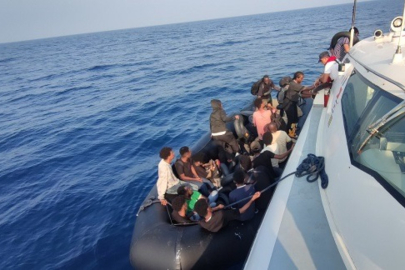 Yunanistan’ın ölüme terk ettiği göçmenleri Türkiye’ye ait Sahil Güvenlik botu kurtardı