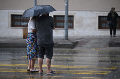 Meteorolojiden sağanak ve rüzgar uyarısı!