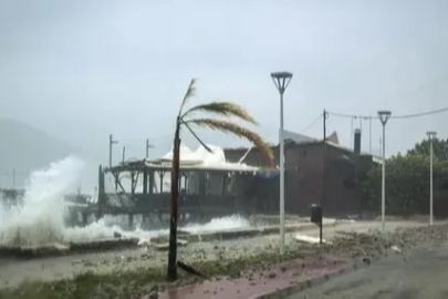 İstanbul’da olumsuz hava koşulları deniz ulaşımını aksattı