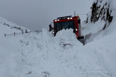 Sivas'ta karda mahsur kalan işçiler tam 10 saat sonra kurtarıldı!