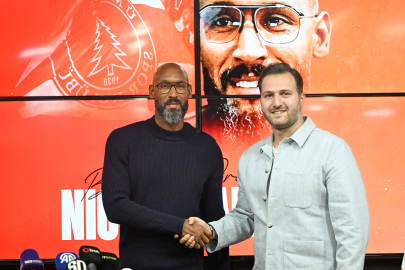 Ümraniyespor, Nicolas Anelka ile bir yıllık sözleşme imzaladı