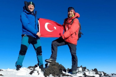 Bursa'da Yüksel Esen, Etna yanardağının zirvesine Türk bayrağını taşıdı!