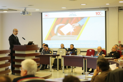 Bursa Valisi Demirtaş, İl Seçim Güvenliği Toplantısına katıldı