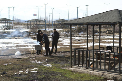 Ağrılılar havayı güzel bulunca kendilerini piknik alanına attılar