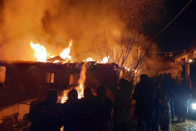 Afyonkarahisar'da ahır alevlere teslim oldu