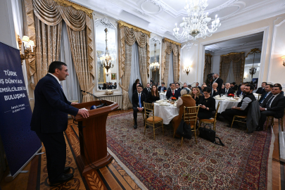 Cumhurbaşkanı Yardımcısı Yılmaz, Londra'da Türk ve Kıbrıslı temsilcilerle görüştü