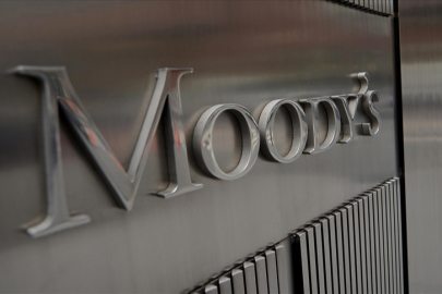 Moody's Fransa'nın kredi notunu düşürdü