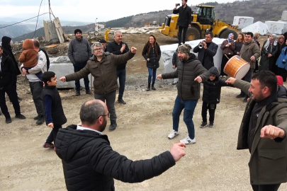 Bursa’da mahkemenin mermer ocağı kararını duyan köylüler davul zurnayla yürüdü