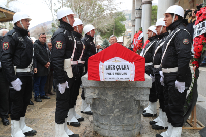 Silahının kazara ateş almasıyla hayatını kaybeden polis son yolculuğuna uğurlandı