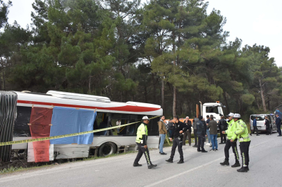 İzmir'de tır otobüse çarptı: Ölümlü kazayla ilgili belediyeden açıklama geldi