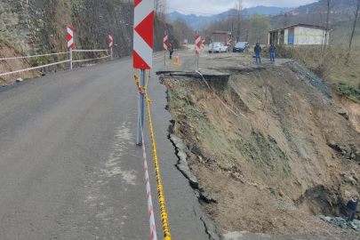 Trabzon'da yol çöktü