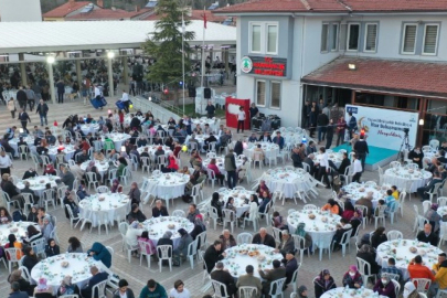 Bursa Harmancık'ta gerçekleşen geleneksel iftara 2 bin 500 kişi katıldı