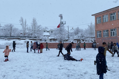 Çorum'da kar yağışı nedeniyle taşımalı eğitime 1 gün ara verildi