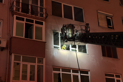 İstanbul'da bir ev alevlere teslim oldu