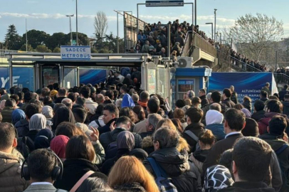 İstanbul'da metrobüs arızası nedeniyle yoğunluk oluştu