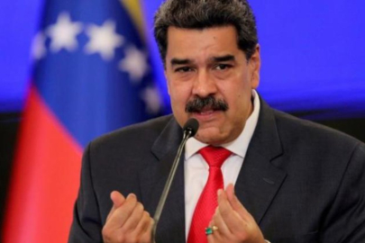 Venezuela'da yemin töreninden sonra Maduro, destekçilerini selamladı