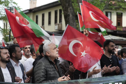 Gazze'de hayatını kaybedenler için Bursa'da gıyabi cenaze namazı kılındı