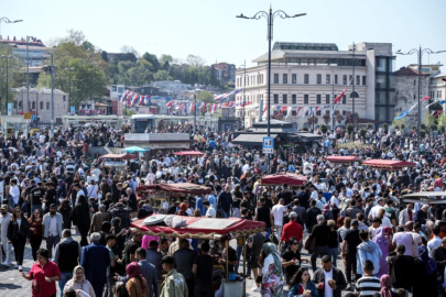 İstanbul Eminönü'nde adım atacak yer kalmadı