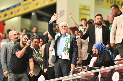 Bursa Büyükşehir Belediye Başkanı Mustafa Bozbey Bursaspor maçını tribünden takip etti