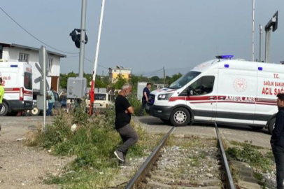 Aydın'da uyarılara rağmen karşıya geçmeye çalışan motosiklete tren çarptı