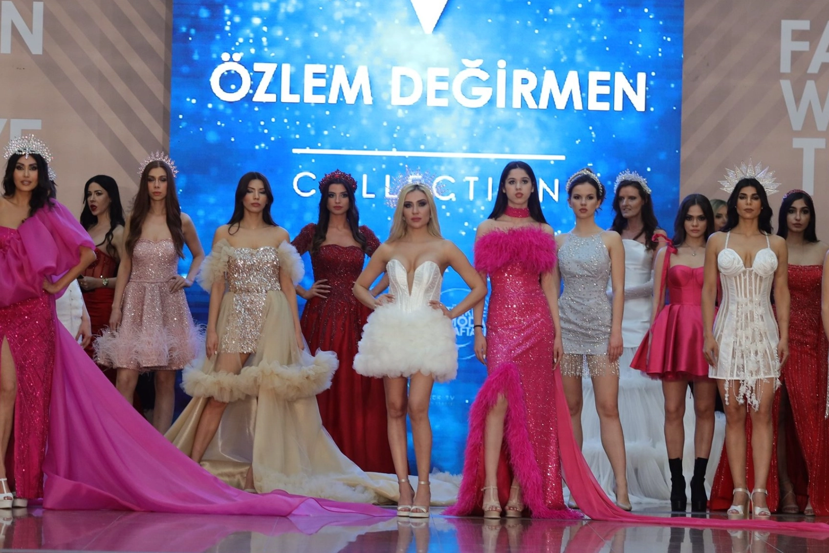 Özlem Değirmen’den görkemli defile