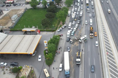 Makas atan araç kazaya neden oldu: İşçi servisi devrildi