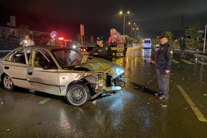 Kayseri'de minibüs ile otomobil çarpışması sonucu 11 kişi yaralandı