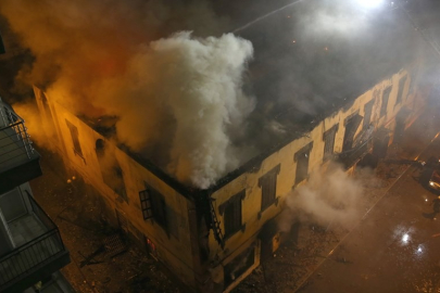 Hatay'da depremin yıkamadığı 200 yıllık binayı yangın yıktı