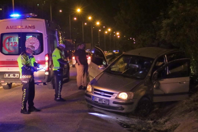 Adana'da iki otomobilin çarpıştığı kazada 3 kişi yaralandı