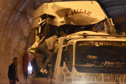Sinop'ta yolcu minibüsü traktörle çarpıştı: 11 yaralı