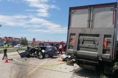 Tokat'ta otomobil ve kamyon çarpıştı: 1 kişi hayatını kaybetti