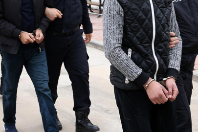 Edirne'de polis ekiplerince yakalanan 2 göçmen kaçakçısı tutuklandı