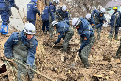 Çin'de meydana gelen toprak kaymasında 2 kişi hayatını kaybetti