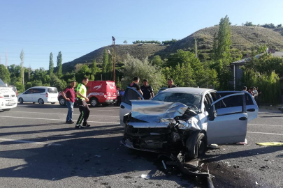 Malatya'da otomobil ve ticari araç çarpıştı: 1 kişi yaşamını yitirdi