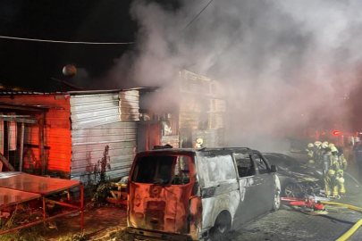 İstanbul'da alevler geceyi aydınlattı: 8 araç ve 1 iş yerinin kundaklanma anı kamerada