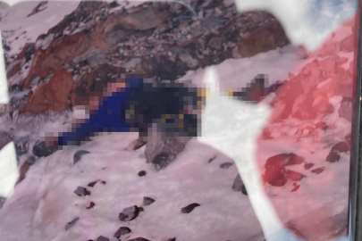 Ağrı Dağı'nda zirve tırmanışı sonrası düşen İranlı dağcı hayatını kaybetti