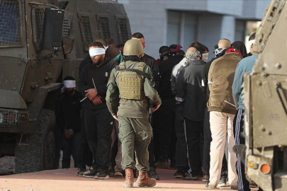 İsrail, bayram sabahı işgal altındaki Batı Şeria'da 3 kardeşi gözaltına aldı