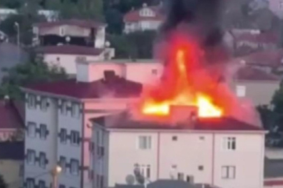 İstanbul'da 5 katlı binanın çatısında yangın çıktı!