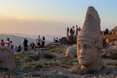 Tatilde Nemrut Dağı'nda ziyaretçi akını yaşandı