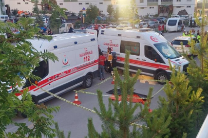 Erzurum'da otoparktan çıkan araç 2 çocuğa çarptı: 1 ölü