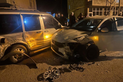 Hakkari'de iki aracın çarpışması sonucu 85 yaşındaki şahıs yaralandı