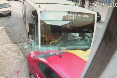 Yolcu otobüsü 4 araca çarptı: Şoförün uyuduğu iddia ediliyor!
