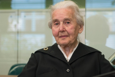 Almanya'da "Holokost inkarcısı" 95 yaşındaki kadın hapis cezası aldı!