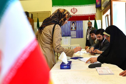 İran'da cumhurbaşkanlığı seçimi için oy verme süreci devam ediyor