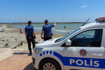 Polis boğulmalara karşı sahillerde uyarıda bulunuyor