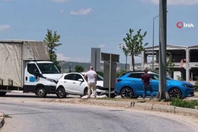 Bursa'da feci kaza: 4 araç çarpıştı