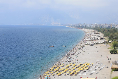Antalya'da sıcak hava ve nem etkisini artırdı