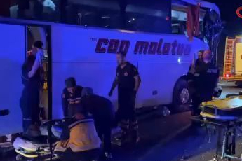 Bolu'da 2 yolcu otobüsü çarpıştı! 15 yaralı var