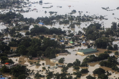 Myanmar'da sel nedeniyle binlerce kişi evinde mahsur kaldı!